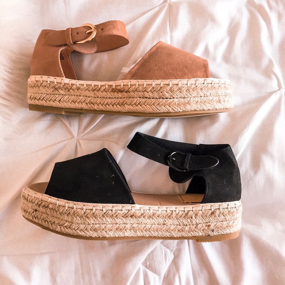 Black Platform Sandal - Picture 3 of 3